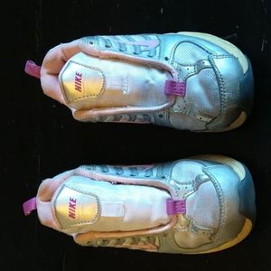 Nike tennis shoes size 11